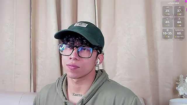 AkazaBoy  online show from March 2, 4:35 am