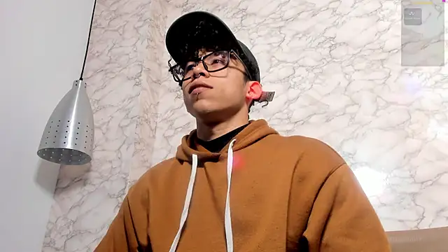 AkazaBoy  online show from April 11, 5:15 am