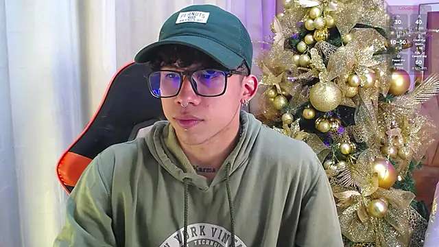 AkazaBoy  online show from December 17, 4:17 am