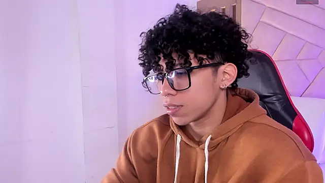 AkazaBoy  online show from April 4, 4:30 am