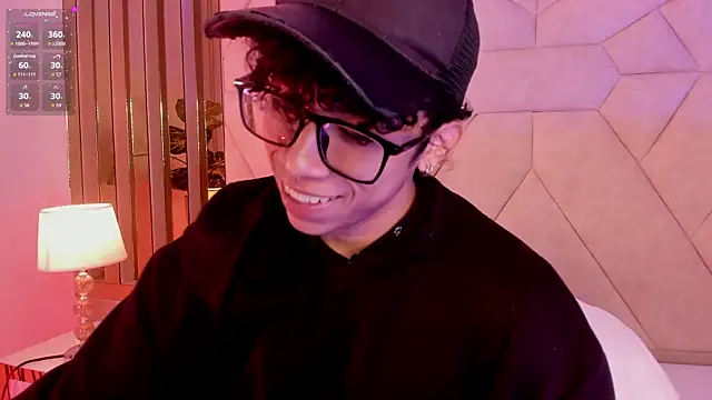 AkazaBoy  online show from May 18, 5:34 am