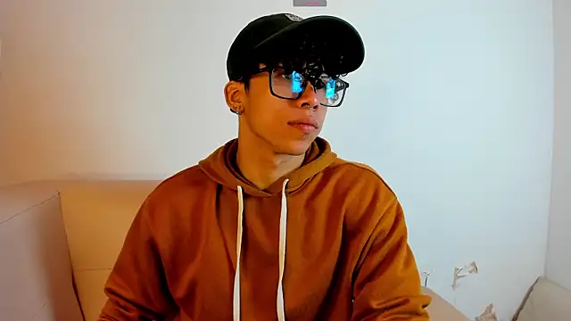 AkazaBoy  online show from April 12, 5:44 am