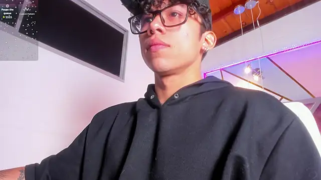 AkazaBoy  online show from May 13, 4:41 am