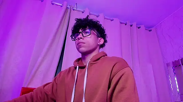 AkazaBoy  online show from December 18, 4:39 am