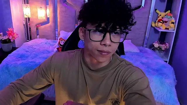 AkazaBoy  online show from November 13, 4:05 am