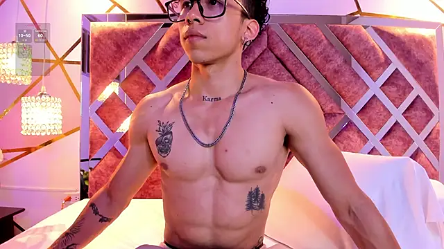 AkazaBoy  online show from September 14, 4:35 am