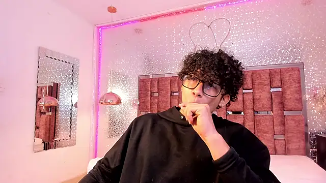 AkazaBoy  online show from April 27, 6:11 am