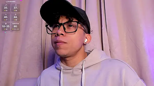 AkazaBoy  online show from March 18, 4:59 am