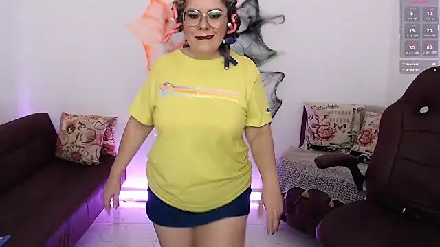 Serenay  online show from October 31, 5:09 pm