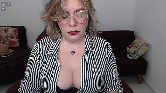 Snapshot of Serenay_ chatting on February 6, 10:32 pm Serenay online show from February 6, 10:32 pm