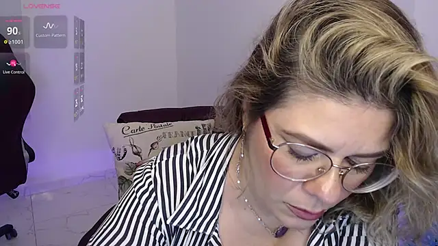 Snapshot of Serenay_ chatting on February 12, 12:58 am Serenay online show from February 12, 12:58 am