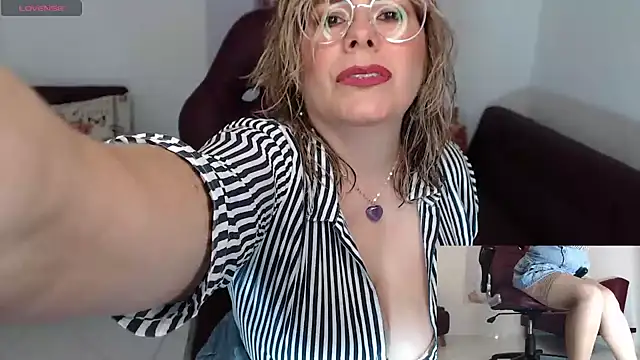 Snapshot of Serenay_ chatting on January 8, 10:37 pm Serenay online show from January 8, 10:37 pm