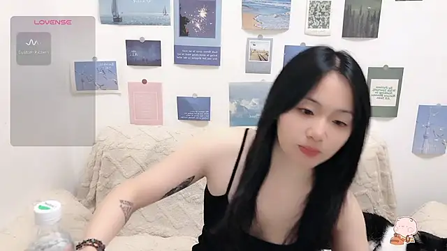 Snapshot of LiLiYbaby chatting on October 13, 6:26 am LiLiYbaby online show from October 13, 6:26 am