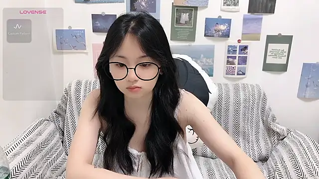 Snapshot of LiLiYbaby chatting on June 19, 6:52 am LiLiYbaby online show from June 19, 6:52 am