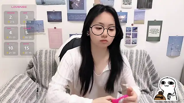 Snapshot of LiLiYbaby chatting on June 1, 6:46 am LiLiYbaby online show from June 1, 6:46 am