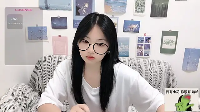 Snapshot of LiLiYbaby chatting on October 1, 6:40 am LiLiYbaby online show from October 1, 6:40 am