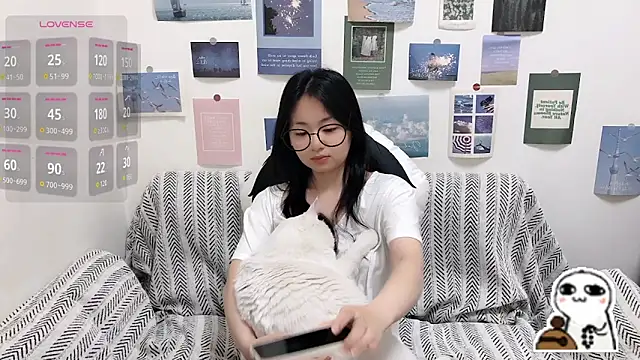 Snapshot of LiLiYbaby chatting on June 4, 6:40 am LiLiYbaby online show from June 4, 6:40 am