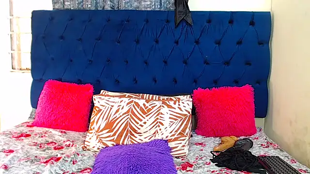 MelaninBear online show from October 3, 1:12 pm