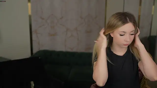 Snapshot of Magnetic_Mia_ chatting on February 25, 7:52 am Magnetic Mia online show from February 25, 7:52 am