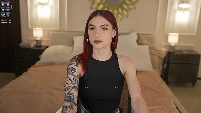 Magnetic Mia  online show from June 1, 11:37 pm