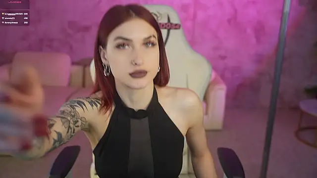 Magnetic Mia  online show from March 10, 3:32 am