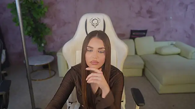 Magnetic Mia  online show from November 8, 12:47 am