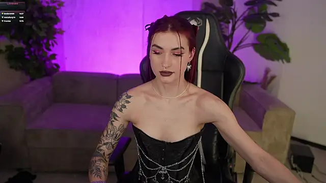 Magnetic Mia  online show from February 8, 12:19 am