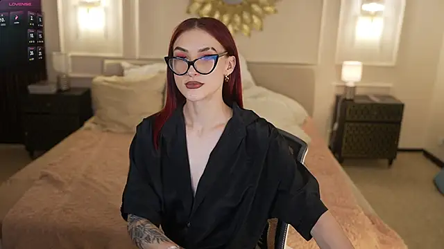 Magnetic Mia  online show from May 25, 11:03 pm