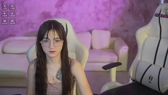 Magnetic Mia  online show from March 8, 3:10 am