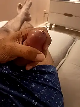 Snapshot of johnwalkerRjts chatting on December 17, 2:44 pm johnwalkerRjts online show from December 17, 2:44 pm