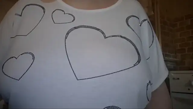 AalinnaK online show from January 8, 11:44 pm