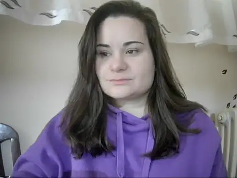 Snapshot of AalinnaK chatting on February 8, 8:45 am AalinnaK online show from February 8, 8:45 am