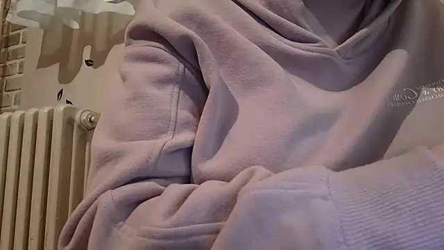 AalinnaK online show from February 26, 8:47 pm