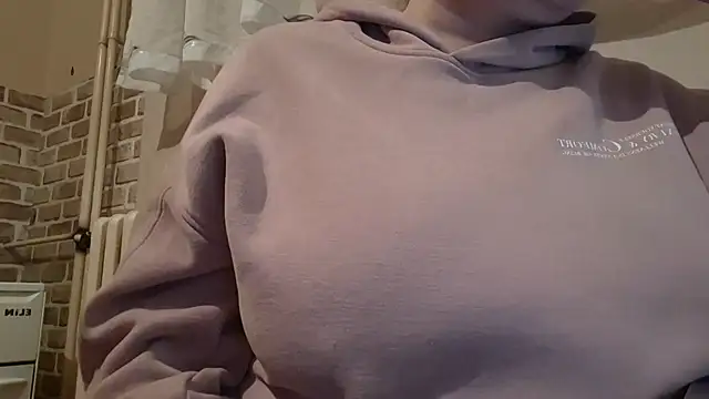 AalinnaK online show from March 10, 9:40 pm