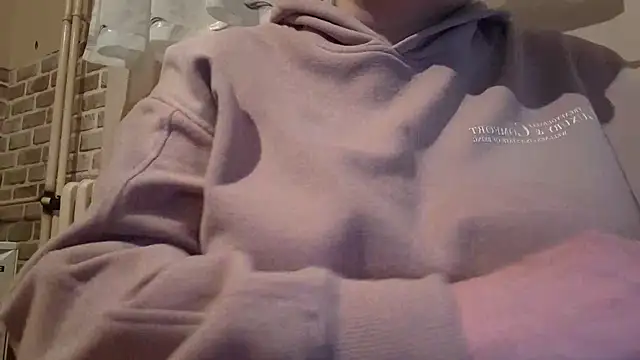 AalinnaK online show from February 24, 3:42 pm