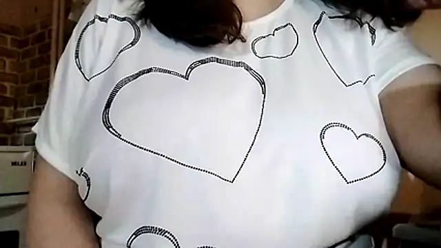 AalinnaK online show from November 29, 3:45 pm