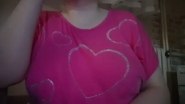 AalinnaK online show from December 4, 2:38 pm