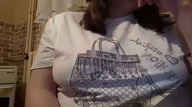 AalinnaK online show from March 8, 9:08 pm