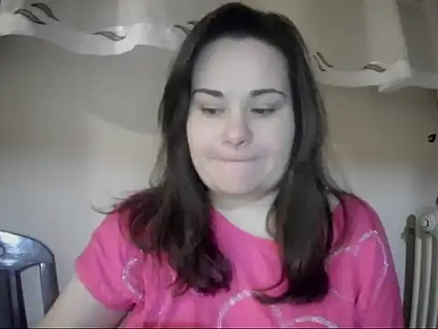 Snapshot of AalinnaK chatting on February 5, 7:21 pm AalinnaK online show from February 5, 7:21 pm