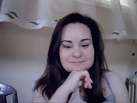 Snapshot of AalinnaK chatting on February 18, 11:17 am AalinnaK online show from February 18, 11:17 am