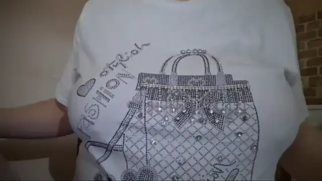 AalinnaK online show from January 13, 1:04 pm