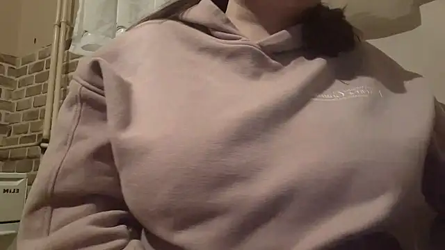 AalinnaK online show from February 17, 12:00 am