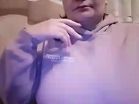 AalinnaK online show from February 17, 7:44 pm