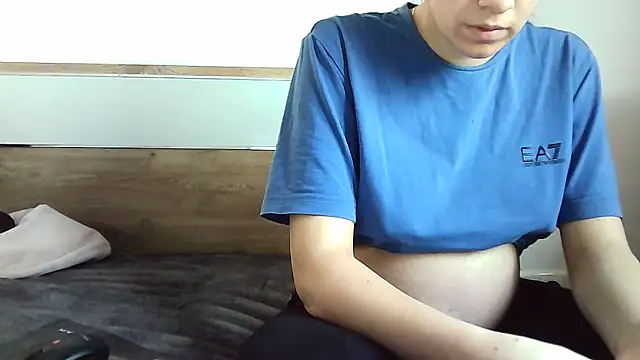 Snapshot of Ahotkittyxxx chatting on December 15, 9:04 am Ahotkittyxxx online show from December 15, 9:04 am