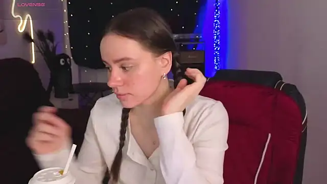 Emillias online show from February 7, 8:00 am