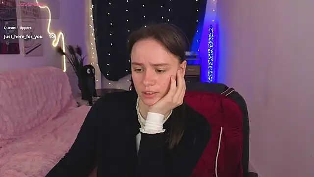 Emillias online show from February 11, 2:06 pm