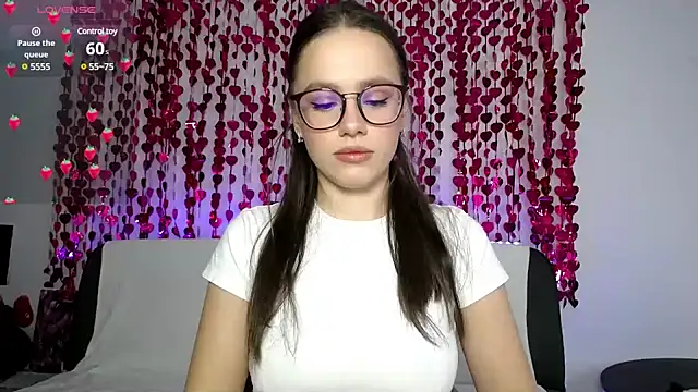 Snapshot of Emillias chatting on February 20, 12:57 pm Emillias online show from February 20, 12:57 pm