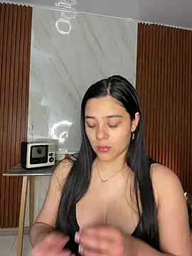 Snapshot of floriamANDjazmin chatting on July 2, 2:45 am floriamANDjazmin online show from July 2, 2:45 am