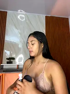 Snapshot of floriamANDjazmin chatting on October 28, 7:13 pm floriamANDjazmin online show from October 28, 7:13 pm