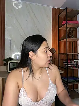 Snapshot of floriamANDjazmin chatting on June 24, 6:50 pm floriamANDjazmin online show from June 24, 6:50 pm